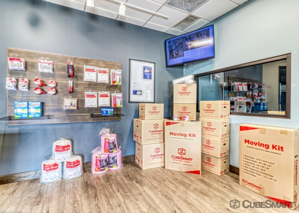 Facility photo: //images.sparefoot.com/medium/234513688b1f90078fe.jpg