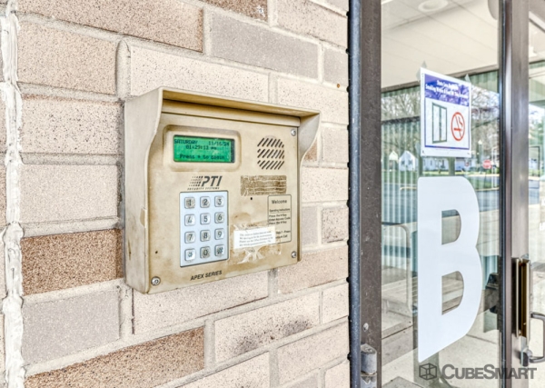 Facility photo: //images.sparefoot.com/medium/234513688b1f912e3f6.jpg