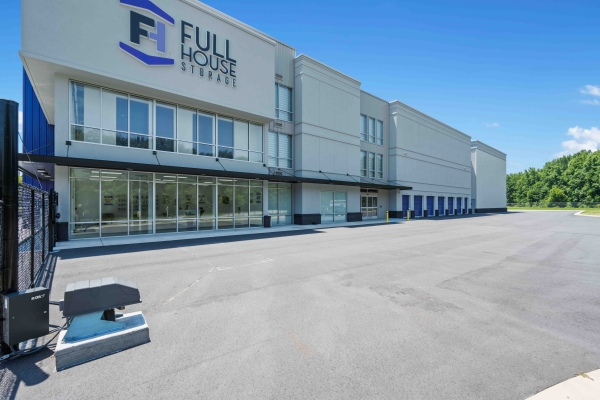 Facility photo: //images.sparefoot.com/medium/234517689dd6161d59a.jpg