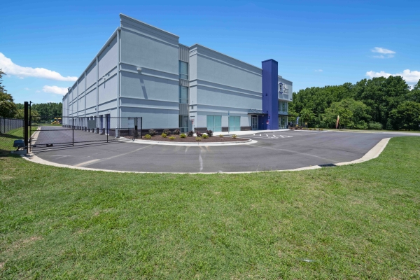 Facility photo: //images.sparefoot.com/medium/234517689dd61c98a15.jpg