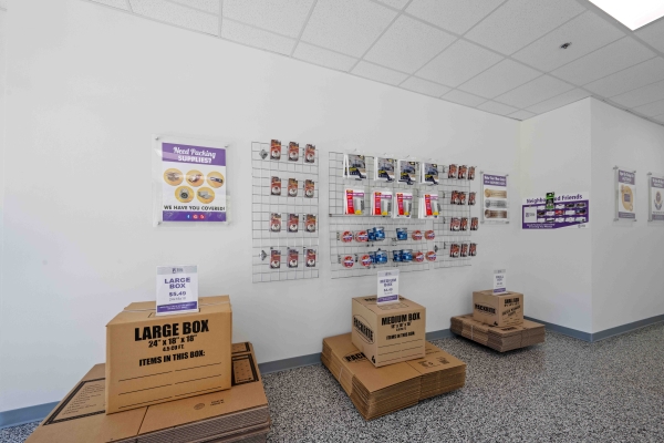 Facility photo: //images.sparefoot.com/medium/234517689dd63b84f74.jpg