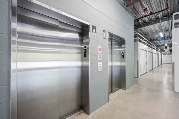 Facility photo: //images.sparefoot.com/medium/234517689dd647caf89.jpg