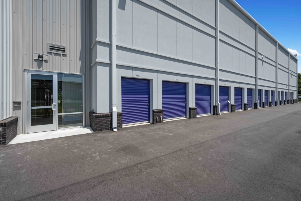 Facility photo: //images.sparefoot.com/medium/234517689dded65eae1.jpg