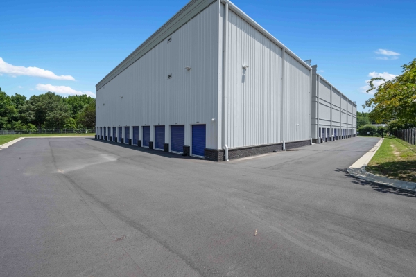 Facility photo: //images.sparefoot.com/medium/234517689ddedc73c7e.jpg