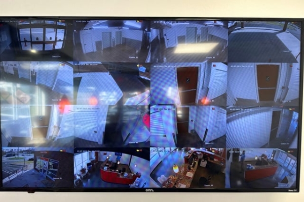 Facility photo: //images.sparefoot.com/medium/23453269285c009e547.jpg