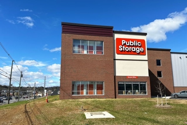 Facility photo: //images.sparefoot.com/medium/2345326a1d8a61f0908.jpg