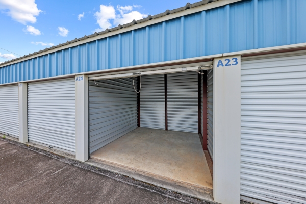 Facility photo: //images.sparefoot.com/medium/234537694321223d31e.jpg