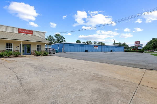 Facility photo: //images.sparefoot.com/medium/2345376943212ca221c.jpg