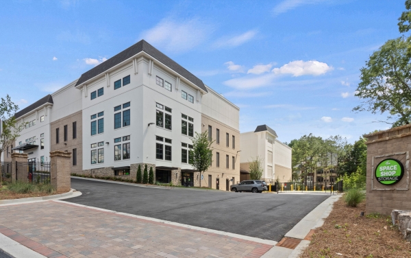 Facility photo: //images.sparefoot.com/medium/234551692ddbc5b1af4.jpg