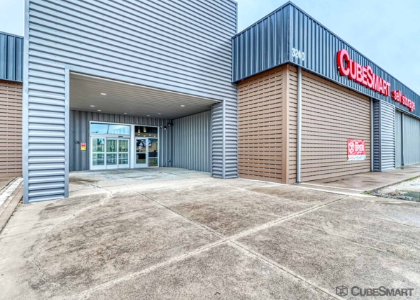 Facility photo: //images.sparefoot.com/medium/23455469dcba149c7b6.jpg