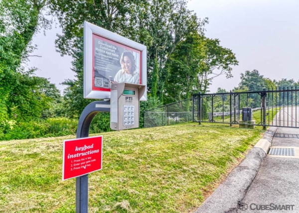 Facility photo: //images.sparefoot.com/medium/2345796943b0d418fb9.jpg