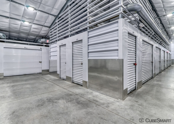 Facility photo: //images.sparefoot.com/medium/2345796989933e472e3.jpg