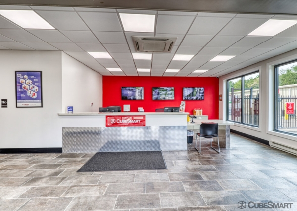 Facility photo: //images.sparefoot.com/medium/234580686f6448aa050.jpg