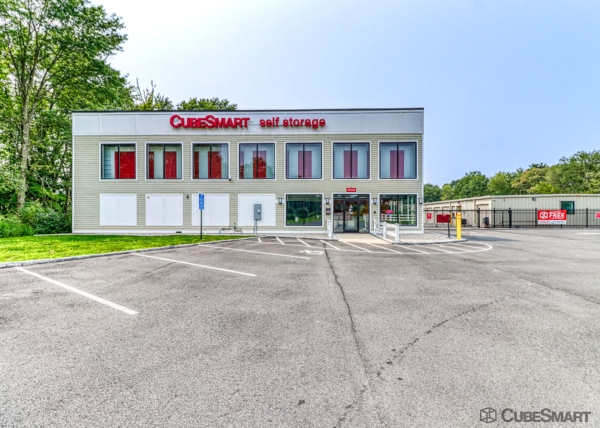 Facility photo: //images.sparefoot.com/medium/23458069771e240cc8e.jpg