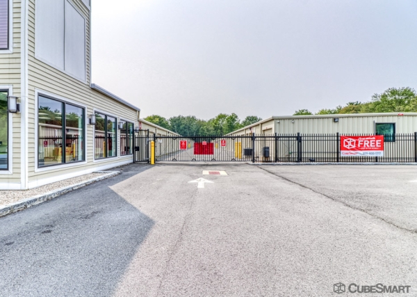 Facility photo: //images.sparefoot.com/medium/23458069f59e447faaa.jpg
