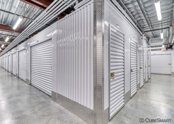 Facility photo: //images.sparefoot.com/medium/234581686f85182a4af.jpg