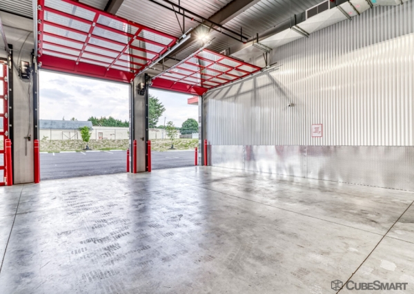 Facility photo: //images.sparefoot.com/medium/234581686f8519447bc.jpg