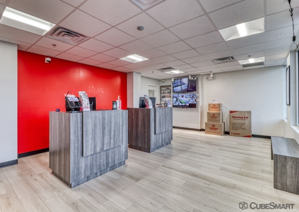Facility photo: //images.sparefoot.com/medium/23458168834ce52a2b3.jpg