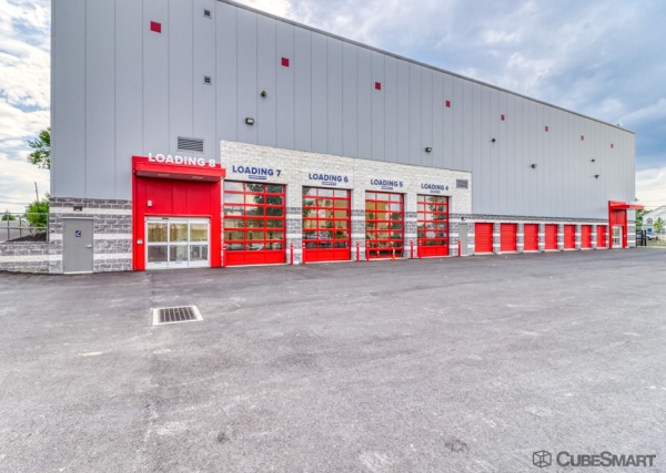 Facility photo: //images.sparefoot.com/medium/23458168834cea6da9b.jpg