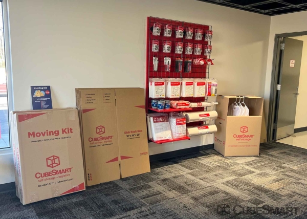 Facility photo: //images.sparefoot.com/medium/234601691ec0a4be183.jpg