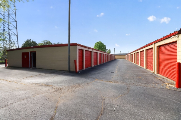 Facility photo: //images.sparefoot.com/medium/2346346a0dfb05c2231.jpg