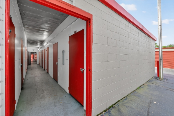 Facility photo: //images.sparefoot.com/medium/2346346a0dfb559b4be.jpg