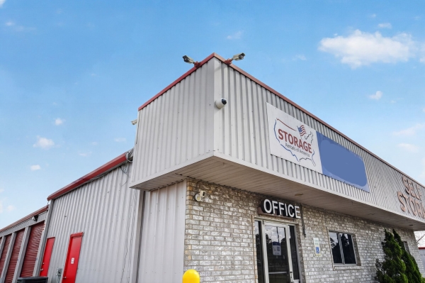 Facility photo: //images.sparefoot.com/medium/2346396a0e2dc090e6a.jpg