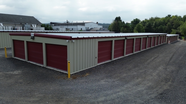 Facility photo: //images.sparefoot.com/medium/23469668a26fa6c40c1.jpg