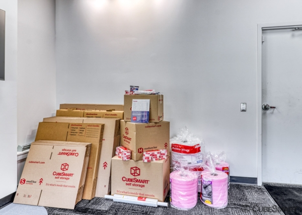 Facility photo: //images.sparefoot.com/medium/23470468834e653df4e.jpg