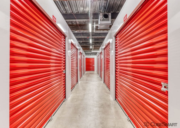 Facility photo: //images.sparefoot.com/medium/2347046903318ea04e8.jpg