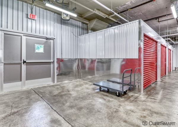 Facility photo: //images.sparefoot.com/medium/23470469f708d62beb7.jpg