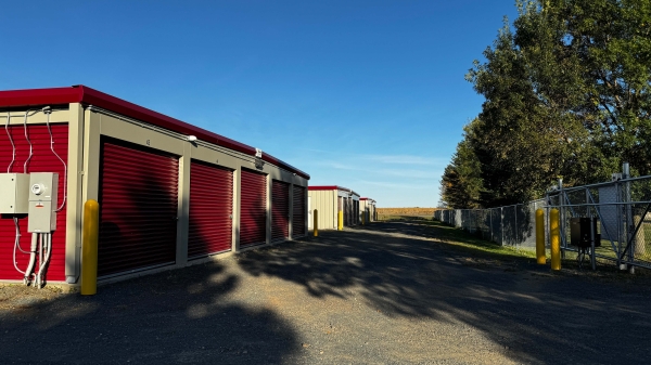 Facility photo: //images.sparefoot.com/medium/234749695d307dc2ea4.jpg