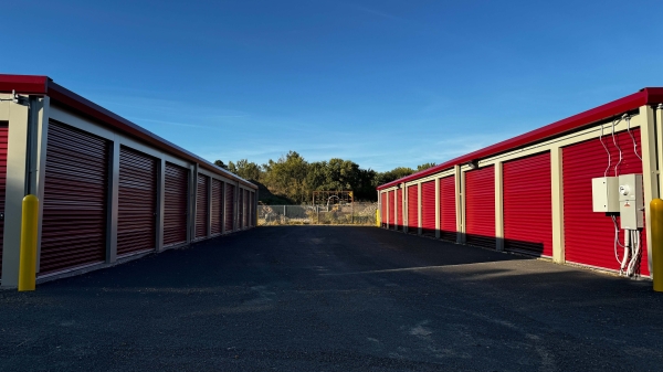 Facility photo: //images.sparefoot.com/medium/234749695d30814953e.jpg