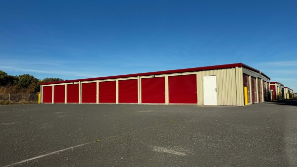 Facility photo: //images.sparefoot.com/medium/234749695d3084a9990.jpg