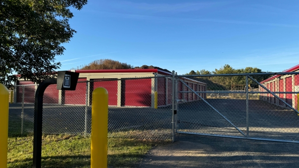 Facility photo: //images.sparefoot.com/medium/234749695d308a5fe02.jpg