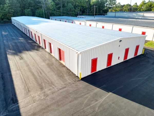 Facility photo: //images.sparefoot.com/medium/2347526764958605423.jpg