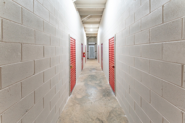 Facility photo: //images.sparefoot.com/medium/234752676495bb42cbc.jpg