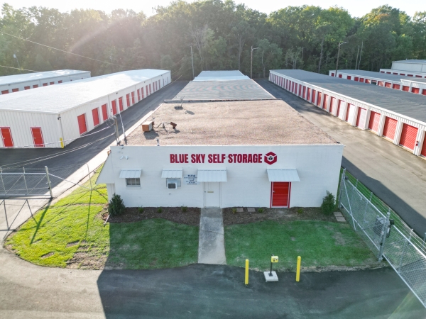 Facility photo: //images.sparefoot.com/medium/234752676495beaa963.jpg