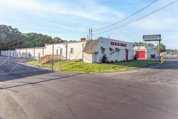 Facility photo: //images.sparefoot.com/medium/234752676496c00cbcd.jpg