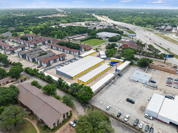 Facility photo: //images.sparefoot.com/medium/234753667f0edd9f7df.jpg