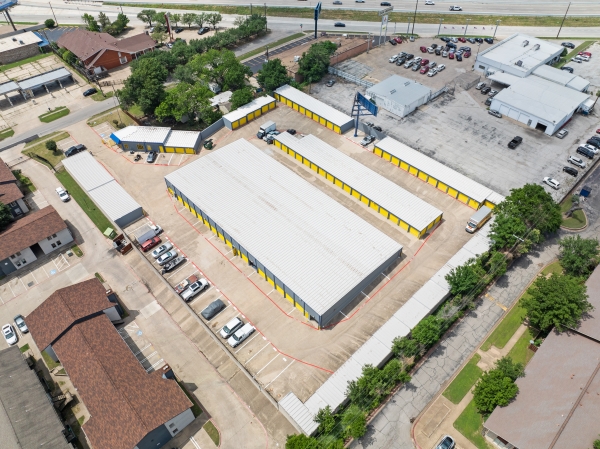 Facility photo: //images.sparefoot.com/medium/234753667f0f1b14342.jpg