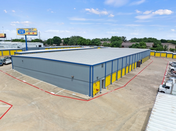 Facility photo: //images.sparefoot.com/medium/234753667f0f5a67ee1.jpg