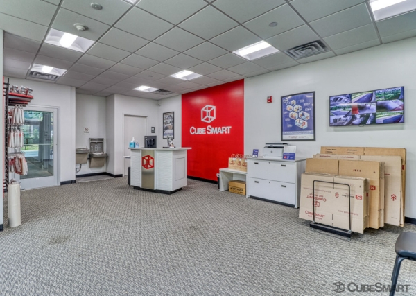 Facility photo: //images.sparefoot.com/medium/234758686f8035b3d63.jpg