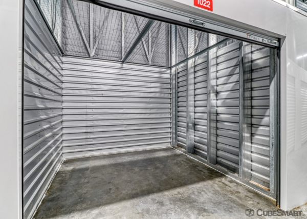 Facility photo: //images.sparefoot.com/medium/234758686f803a38e2b.jpg