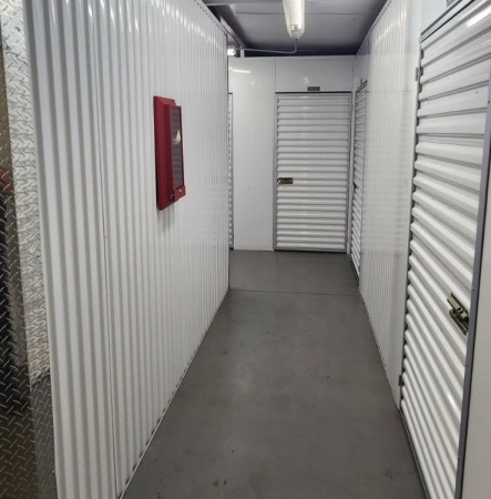 Facility photo: //images.sparefoot.com/medium/23477369ecad9fb150a.jpg