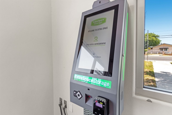 Facility photo: //images.sparefoot.com/medium/23477569942f88bc089.jpg