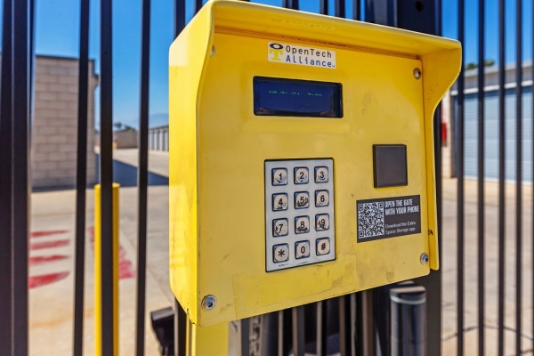 Facility photo: //images.sparefoot.com/medium/23477569942f8b11df9.jpg