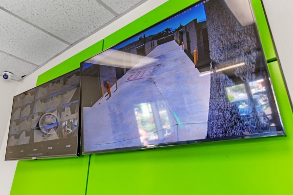 Facility photo: //images.sparefoot.com/medium/23477569942f9090a88.jpg