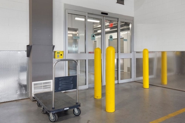 Facility photo: //images.sparefoot.com/medium/234778699430e29cc09.jpg