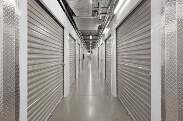 Facility photo: //images.sparefoot.com/medium/234778699430e3686c3.jpg